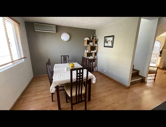 3 BEDROOM TOWNHOUSE FOR SALE IN ESSENWOOD